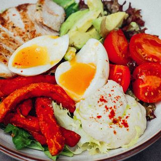 Боул з куркою, хумусом та овочами (NEW)