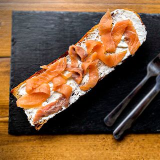 Tosta De Salmón Y Queso