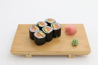 Maki Salmón Con Aguacate (6 Pzs.)