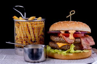 Двоен чийзбургер меню (400г)