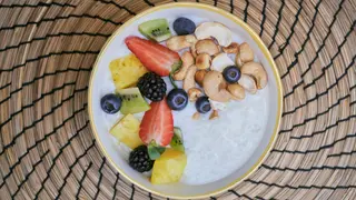 Rice porridge with fresh fruits and berries (from 9:00 - 13:00)