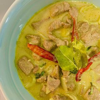 Ternera con curry verde 