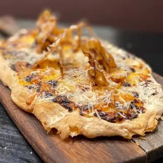 Pinsa Carbonara. (1 o 2 personas)