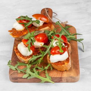 Bruschetta caprese