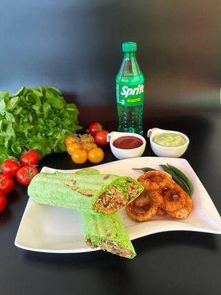 Комбо Шпинатный (донер шпинатный 1 шт. + Фри + соус + Напиток 0,5 на выбор)