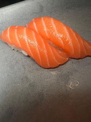 Nigiri salmone - 2 pezzi