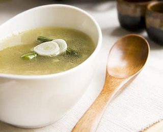Zuppa di granchio con asparagi