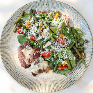 Салат з телятиною та горгонзолою (200г)