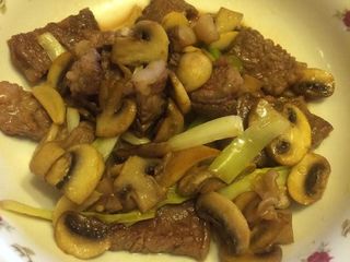 72.Ternera con champiñones