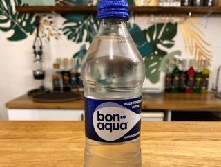 Бонаква в склі