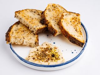 Хліб на заквасці та збите вершкове масло з вугром (160г)