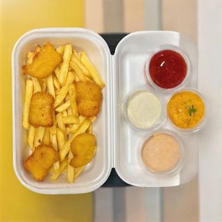 Nuggetsy z frytkami 5 szt.