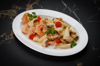 Соте з морепродуктів у соусі дорблю (450г)