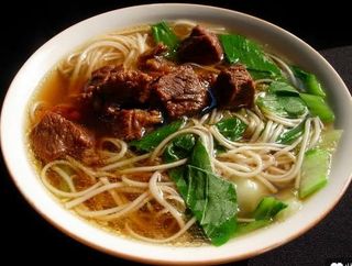 Spaghetti in brodo di manzo