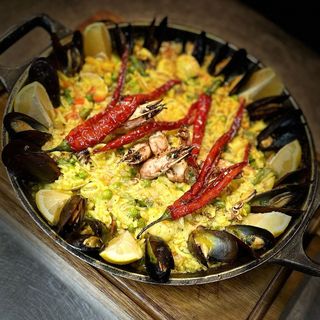 Paella con frutti di mare (2 persoane)