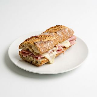 Bocadillo De Jamón York Y Queso