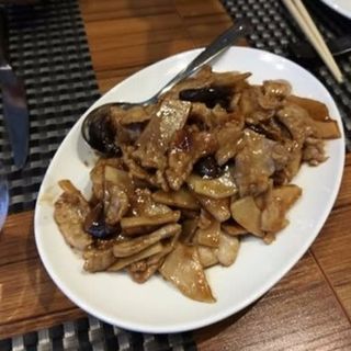 Cerdo Con Bambú Y Setas Chinas