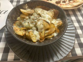 Patatas Valentina Con Salsa