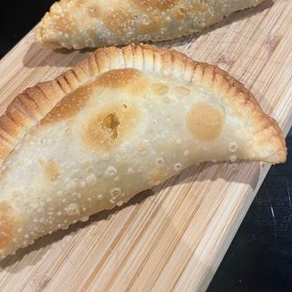 Empanada de cebolla y queso