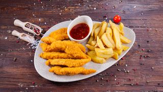 Crispy în pesmet galben cu cartofi prăjiți