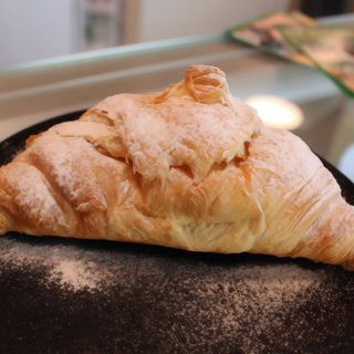 Croissant vacío