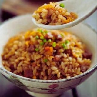 097 Riso saltato con salsa di soia