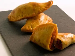 Empanadilla Tomate Atún Y Huevo
