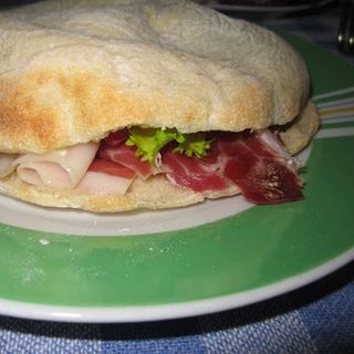 Pane arabo crudo
