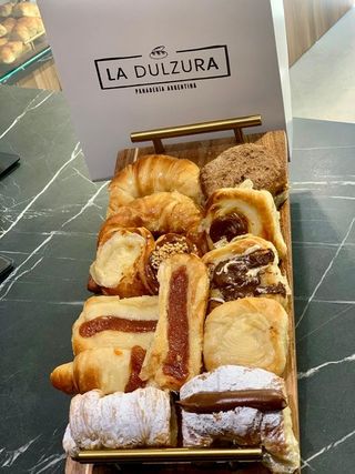 Docena De Facturas Surtidas