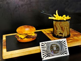 Kids Buger + Pomfrit + piće