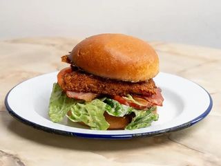 Burger Cezar z kurczakiem 