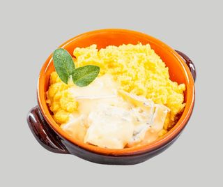 Palenta sa sirom i kajmakom