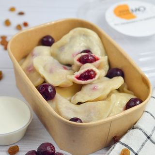 Вареники з вишнею (260/40г)
