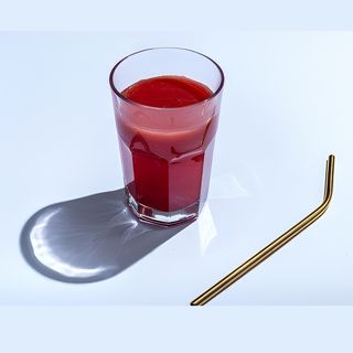 Domaća limunada od limuna i crne ribizle