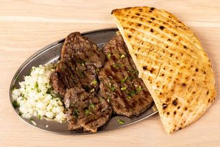 1/2 pljeskavice i 1/2 ramstek