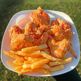 Chicken Wings 10 Pieces Served With Chips