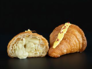 Круасан з фісташковим кремом (130g)