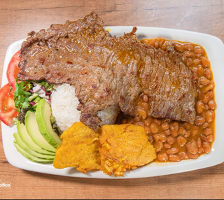 Arroz menestra y ternera