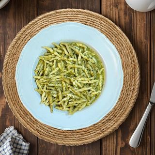 Strigoli al pesto genovese