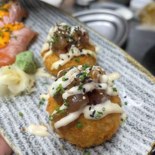 Nigiri crujiente con tartar de atún (1 Ud.)