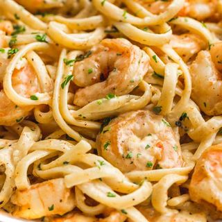 Spaghetti Shrimp with Cream Garlic Sauce
