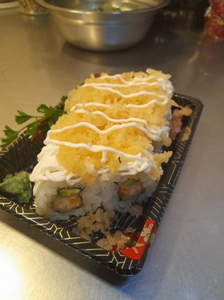 Maki de langostino frito (8 uds.)