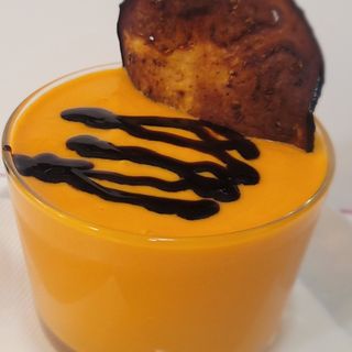 Salmorejo En Copa Y Chips De Berenjenas