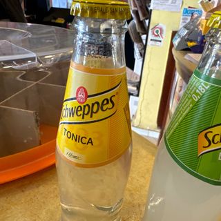Schweppes tonica
