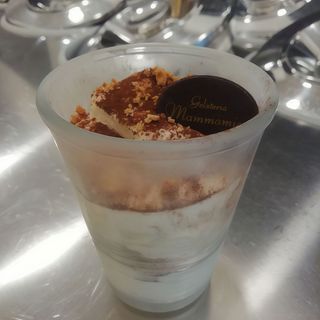 Tazza semifreddo mascarpone, zabaione, gocce cioccolato e croccante