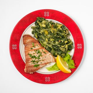 Tuna sa žara s prilogom