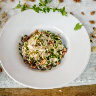 Zapečena pasta sa piletinom i orasima u pesto sosu 450gr