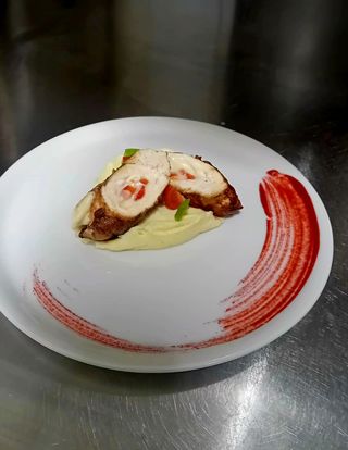 Pureći file punjen mozarella sirom umotan u maramicu