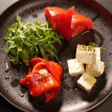 Салата с печени чушки, домати и сирене (250г)