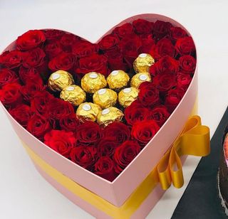 Heart Box: Heart Shaped Flower With 10 Pcs Of Chocs - Medium